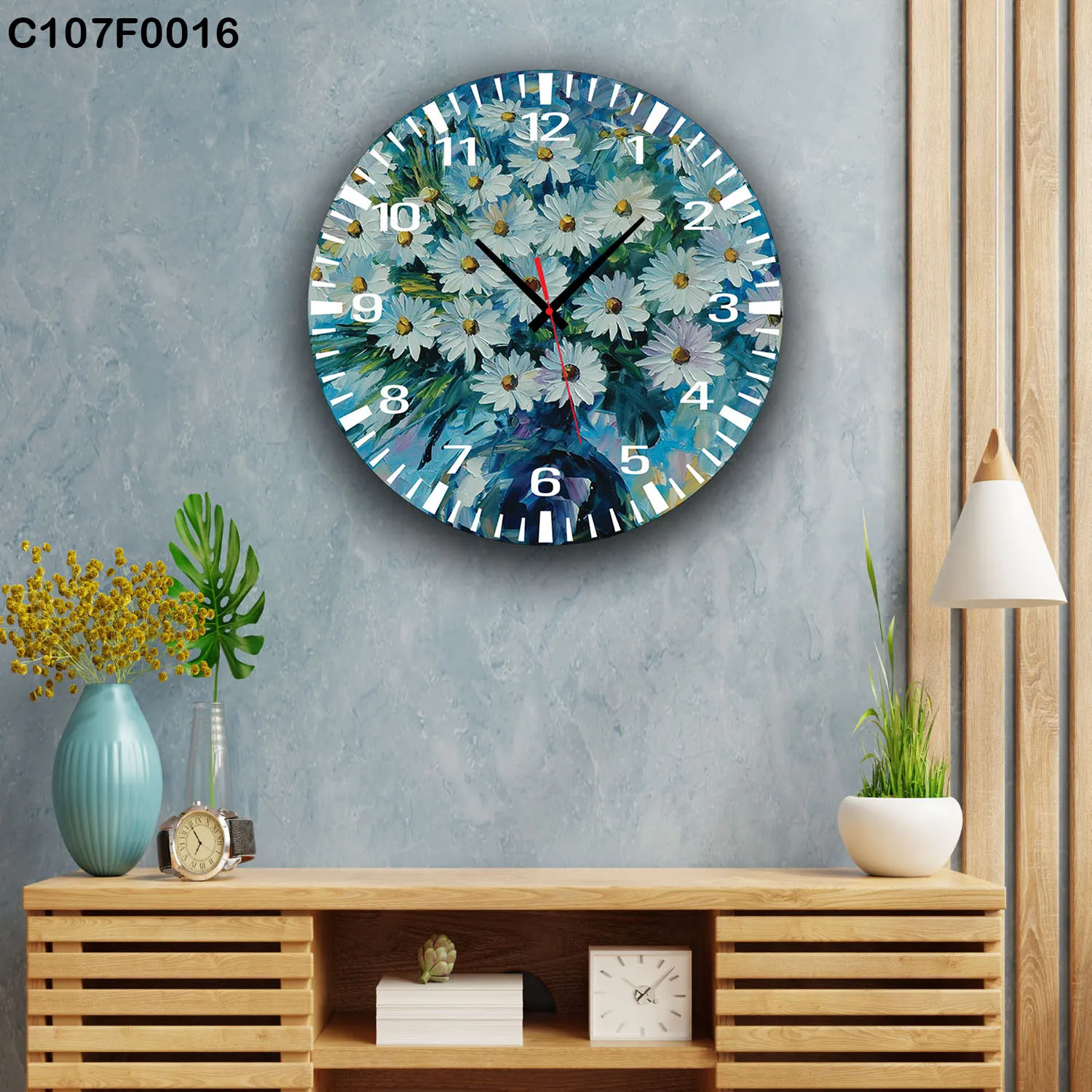 ساعة دائرية زهور بيضاء مع ألوان زرقاء