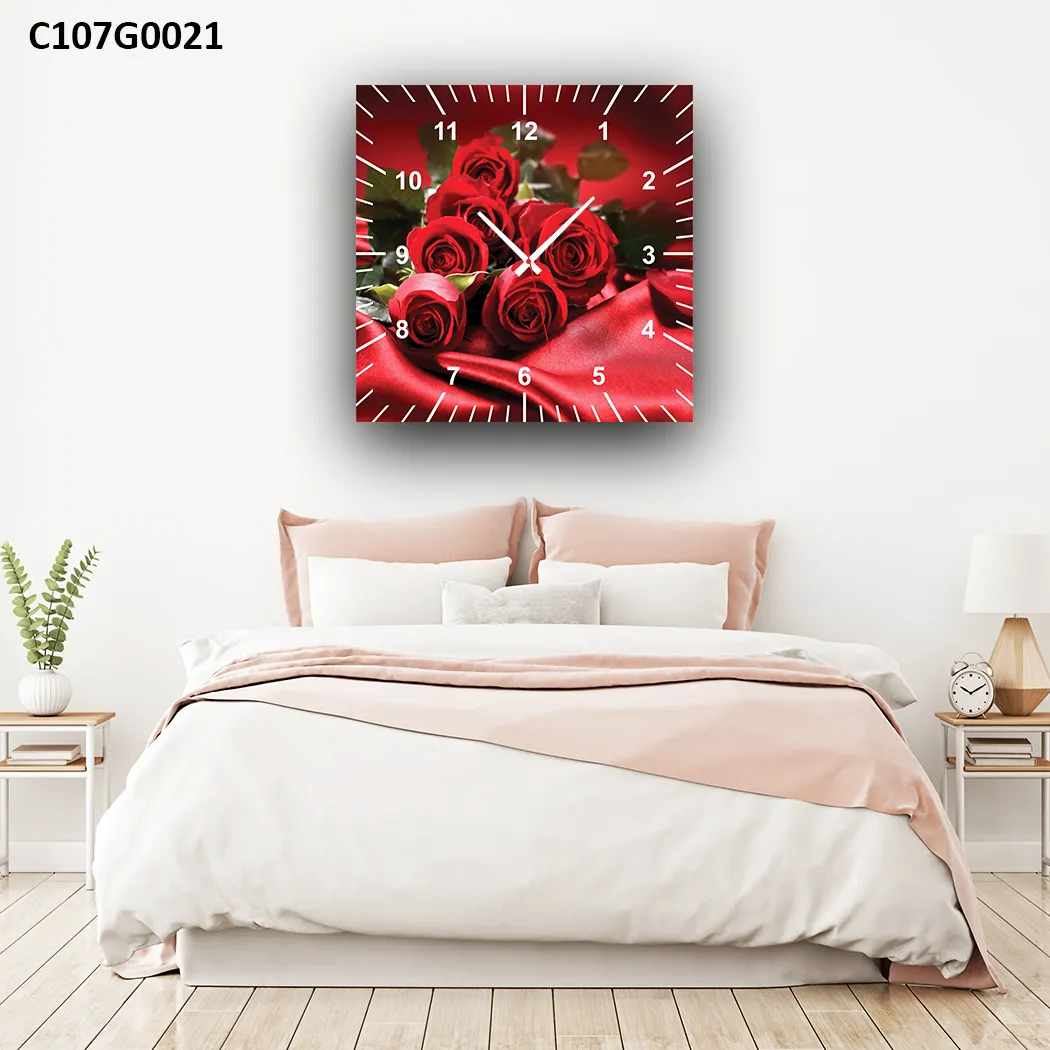 ساعة حائط ورود حمراء – لمسة رومانسية أنيقة لديكور منزلك